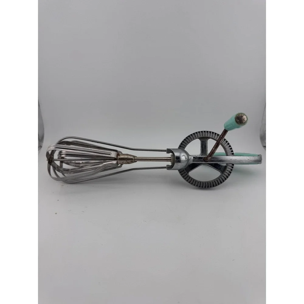 Vintage Turner & Seymour Hand Crank Egg Beater Whisk‎ Aqua Blue Handles